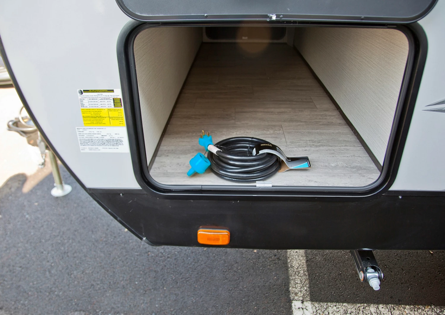 Road & Home RV Accessories 25 Ft. RV Electrical Cord with Pull Out Handles Type 10/3 STW 30 Amp 125 V to 4 Degrees Fahrenheit Cold Weather Jacket Black with Yellow Handles 5 Road & Home RV Accessories 25 Ft. RV Electrical Cord with Pull Out Handles Type 10/3 STW 30 Amp 125 V to 4 Degrees Fahrenheit Cold Weather Jacket Black with Yellow Handles - Image 5